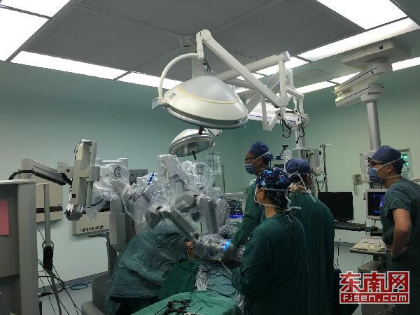 协和医院引进手术机器人帮助医生完成300多台大手术