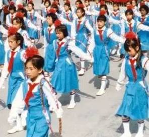 中国的校服和外国的校服对比,外国人眼中的中国校服