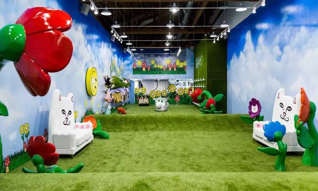 中指猫和supreme联名的卫衣,supreme和中指猫联名