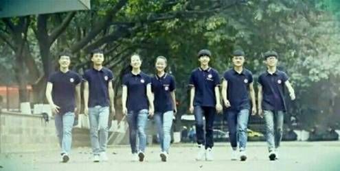 中国的校服和外国的校服对比,外国人眼中的中国校服