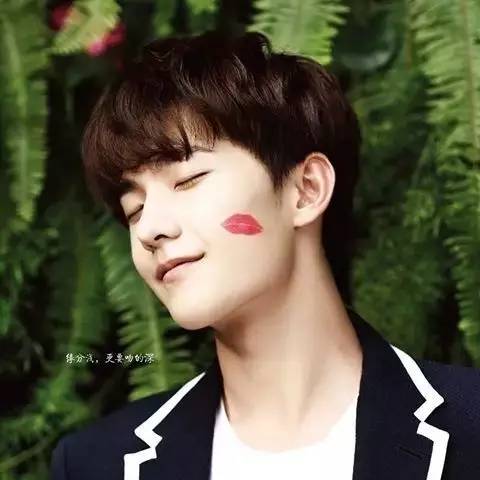 不用美白你也可以白成一道光,显白不化妆也能涂的口红