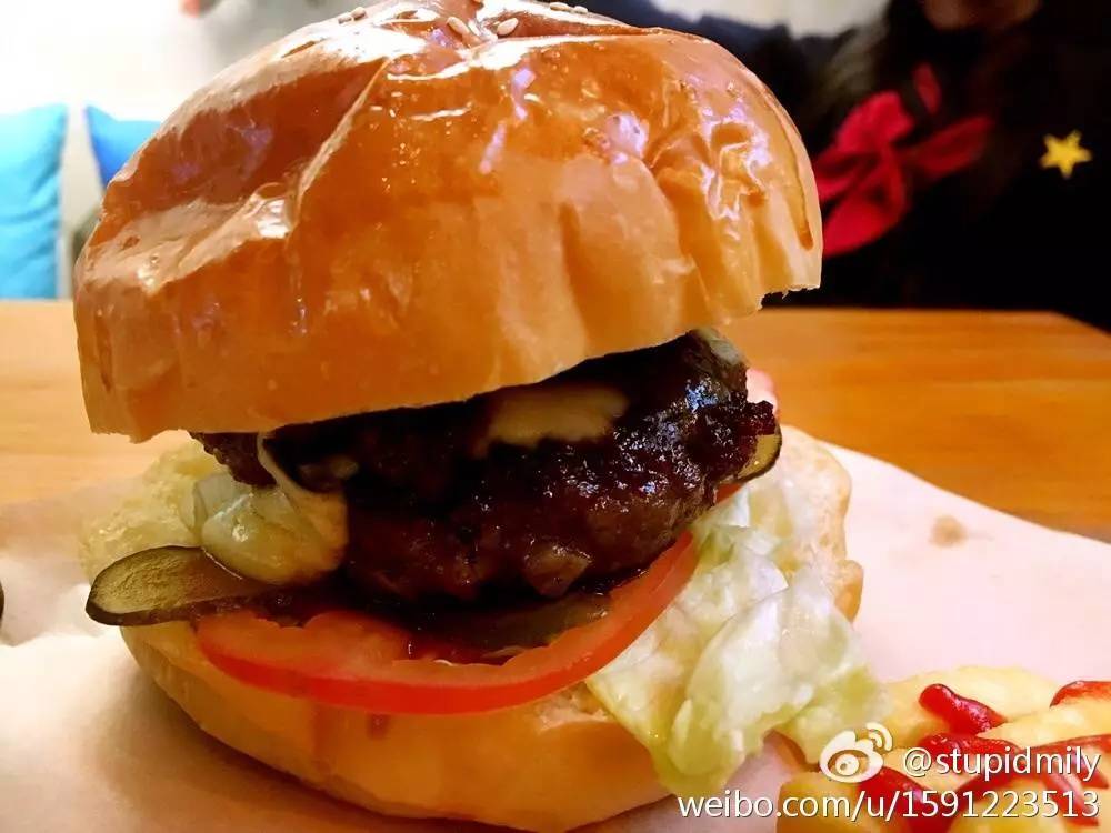 给你一份肯德基的美食,南宁巨无霸汉堡