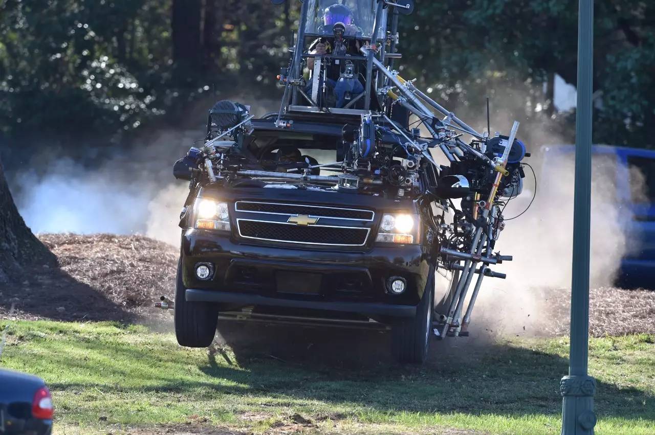 上半年最“硬”大片竟是部汽车题材歌舞片，《极盗车神》这么牛还不是因为车型选对了