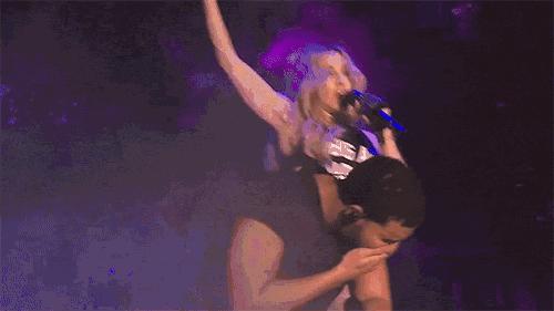 老牌Diva的抓马：Madonna信件曝光，称WhitneyHouston“平庸到可怕”