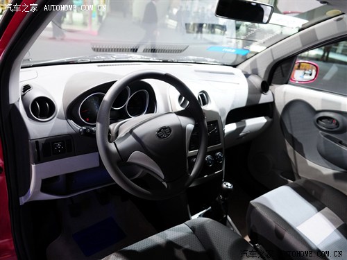 威志V2CrossAMT报价5.89万元定位跨界小型车