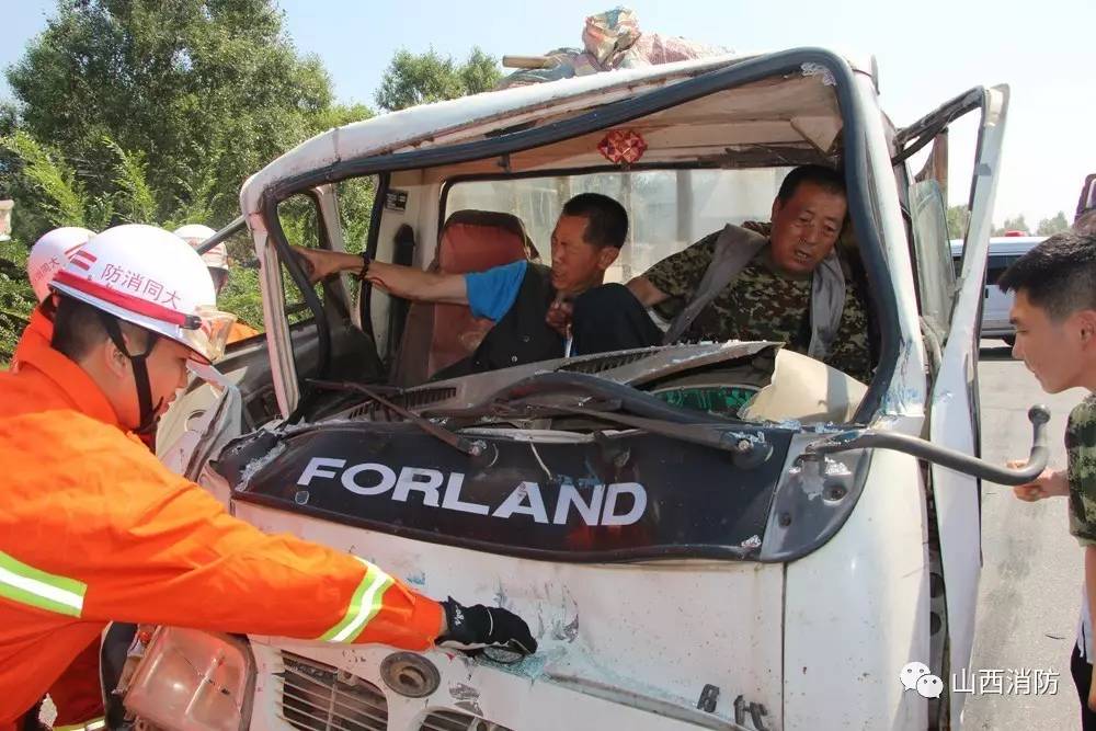 “疼死啦，下次咱开车长点心吧！”大同发生一起汽车追尾事故……