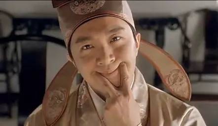 生人面前很腼腆熟人面前很疯,生人面前腼腆熟人面前疯癫