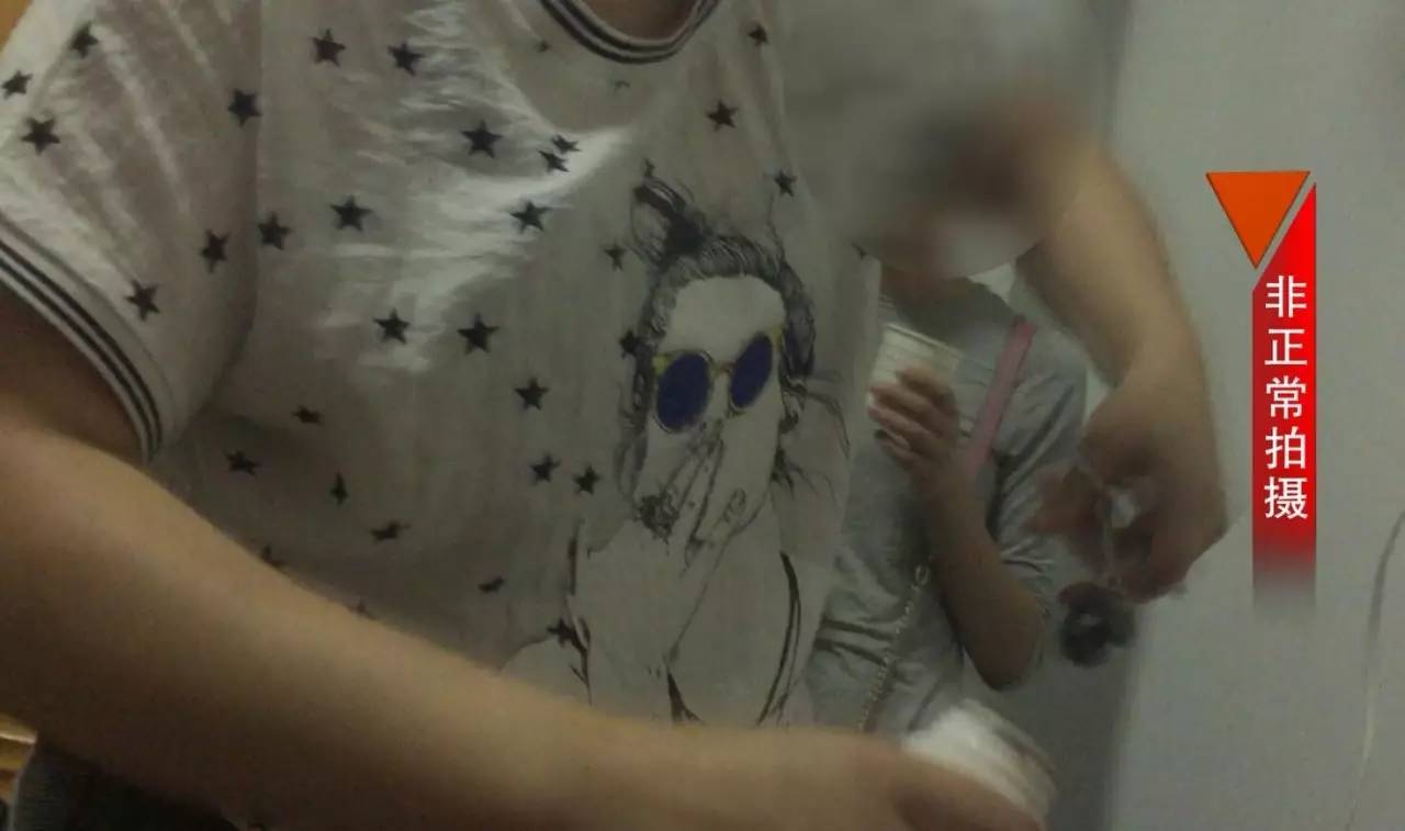 男子拔火罐被烧伤,男子拔罐被烧伤