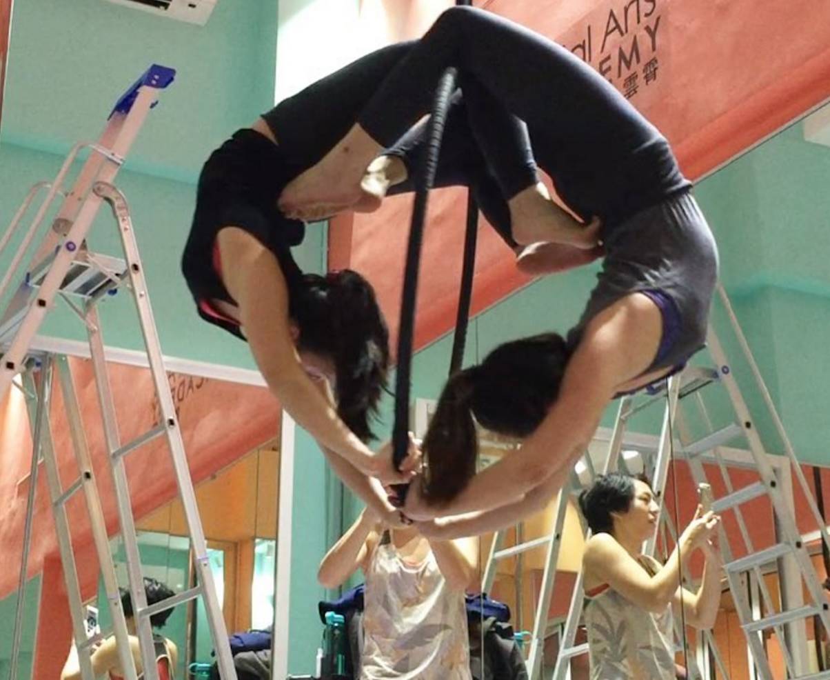 不让Jolin独占半空的倒吊美！|空中呼拉圈