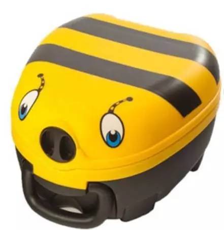 地铁上给孩子把尿,在厕所给宝宝把尿