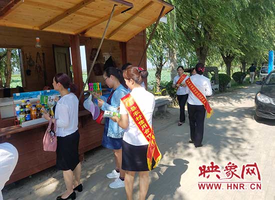 淮阳联社借力“荷花节”开辟宣传新阵地