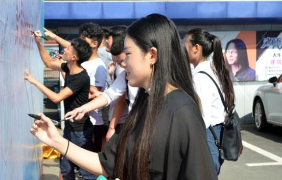 感恩母校筑梦远航毕业典礼活动,首届毕业典礼感恩母校