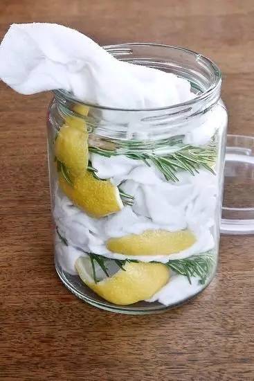 圆珠笔发黄了怎么办,白衣服被黑笔画下如何洗