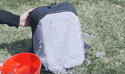 极客官舍丨我曾以为我的意中人不会是程序员，直到有一天他背上了它