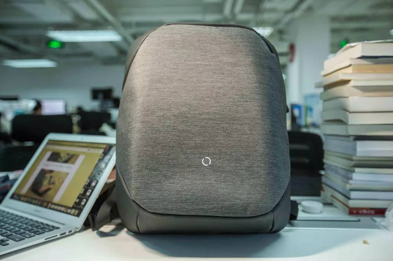 极客官舍丨我曾以为我的意中人不会是程序员，直到有一天他背上了它