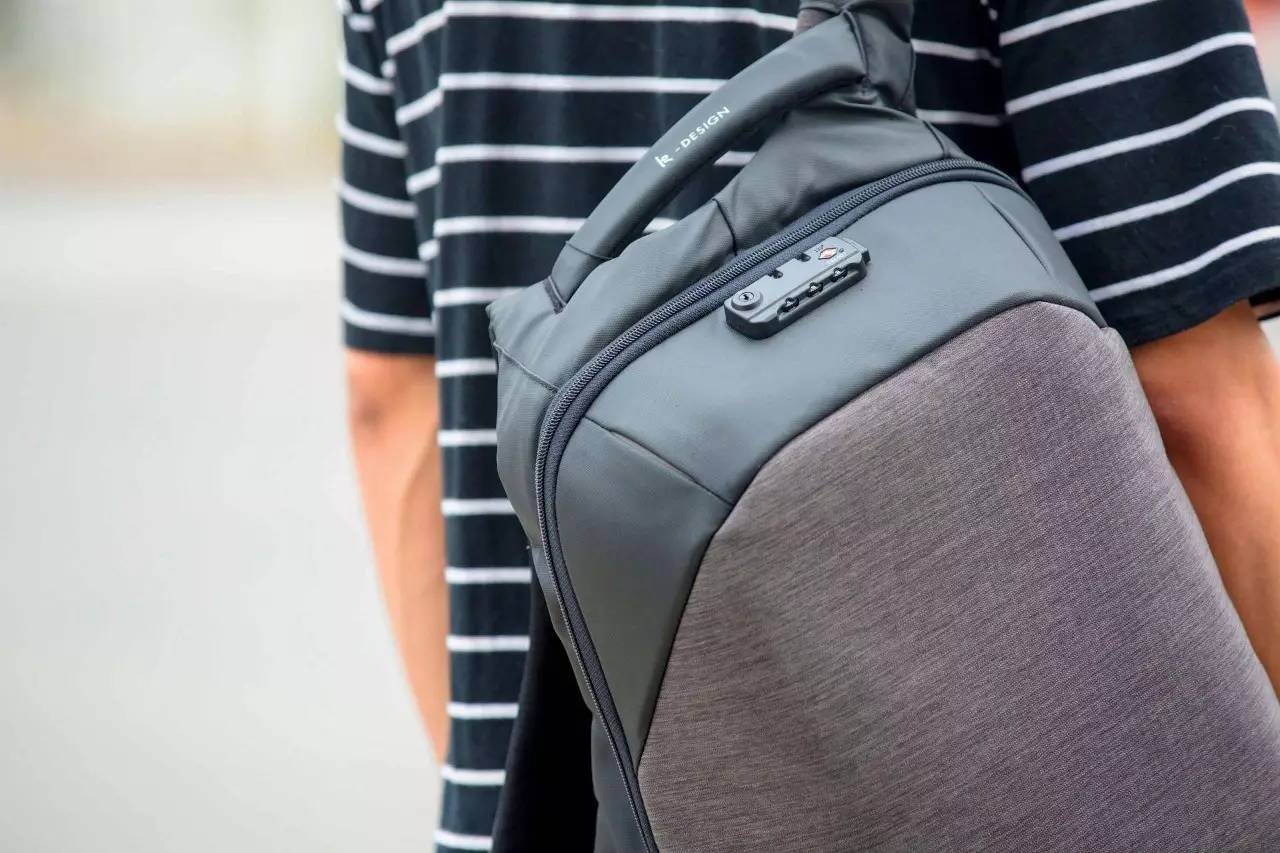 极客官舍丨我曾以为我的意中人不会是程序员，直到有一天他背上了它