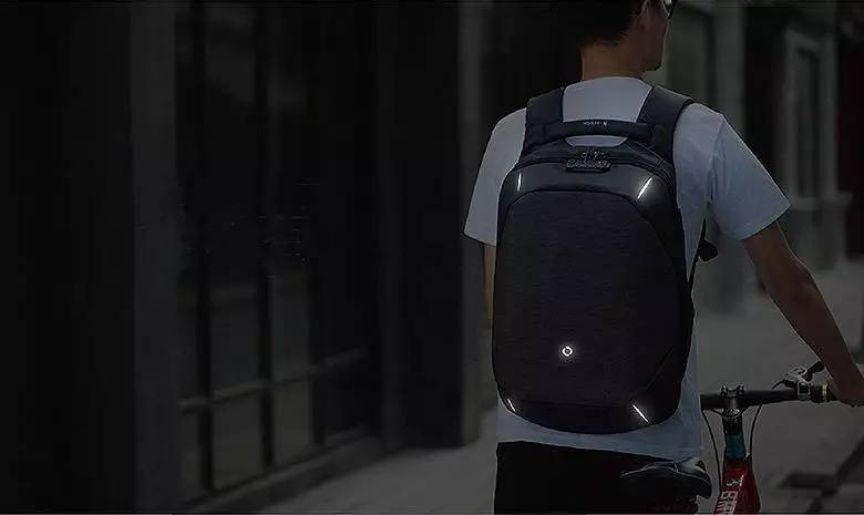 极客官舍丨我曾以为我的意中人不会是程序员，直到有一天他背上了它