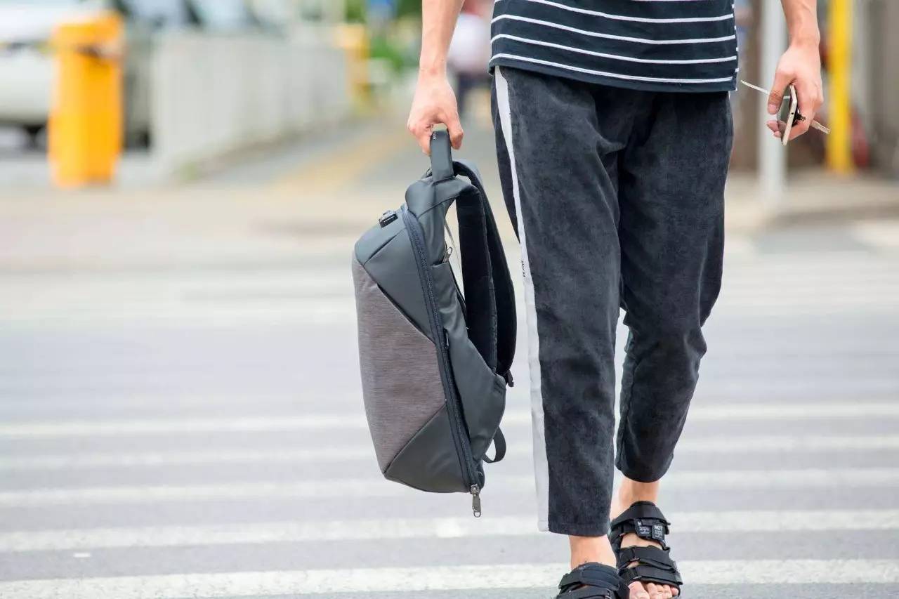 极客官舍丨我曾以为我的意中人不会是程序员，直到有一天他背上了它