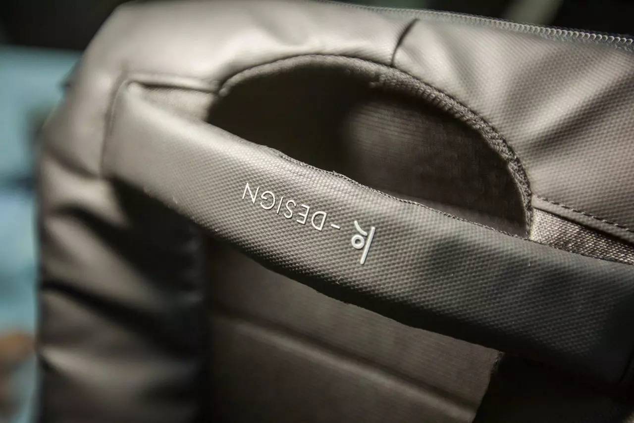 极客官舍丨我曾以为我的意中人不会是程序员，直到有一天他背上了它