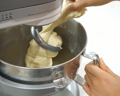 面包卷这样做非常好吃香酥软糯,如何做出松软不开裂的面包卷