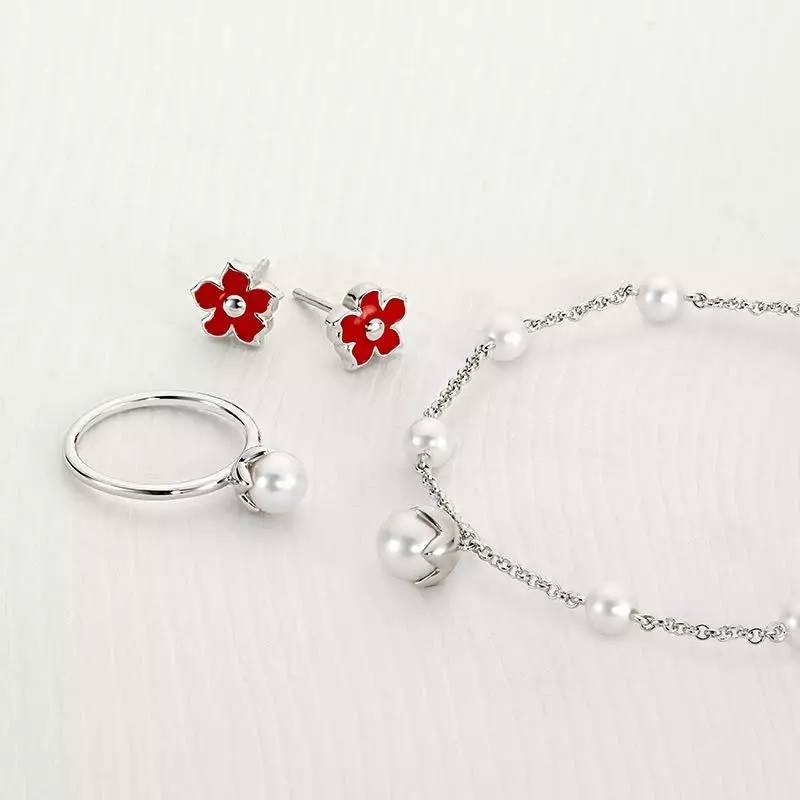 被中国抵制的奢侈品牌怎么样了,看奢侈品牌如何玩转