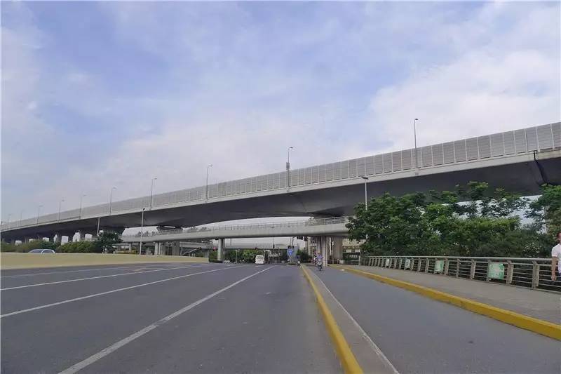 这条路越来越美,这条路18弯