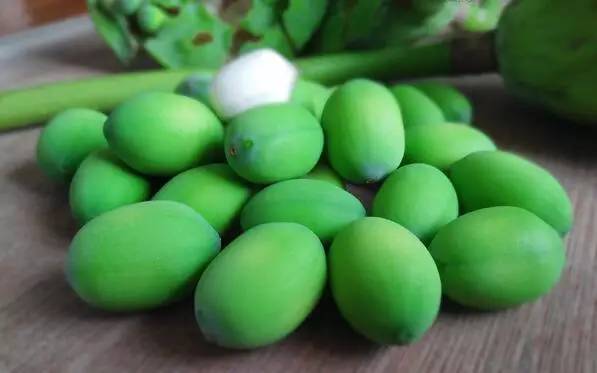 独爱莲花,美文欣赏余秋雨笔下的爱