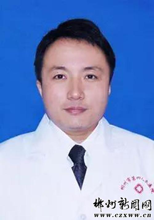 我终于可以昂首挺胸了！驼背男孩挺直了脊梁变翩翩少年