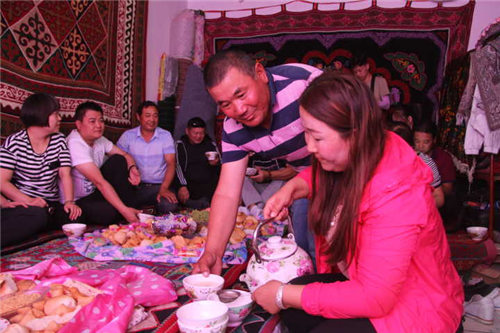 河南这伙亲朋好友不远千里赴疆结亲！咋回事？