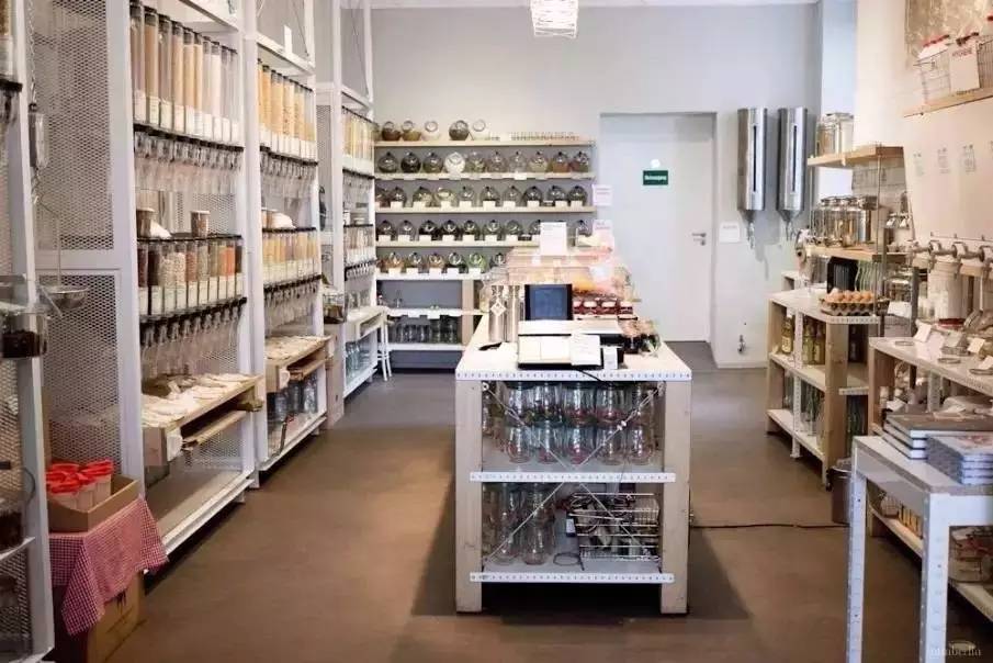 明明知道会倒闭，俩姑娘却还是开了这家零包装的超市，只为告诉你一件被忽略的事