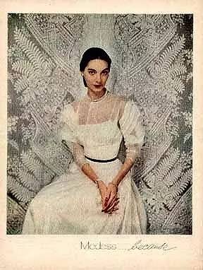 为什么卫生巾广告都是倒蓝水呢,为什么卫生巾广告都用蓝色的液体