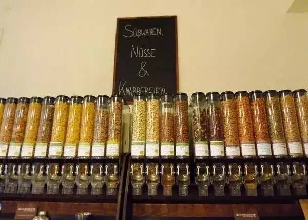 明明知道会倒闭，俩姑娘却还是开了这家零包装的超市，只为告诉你一件被忽略的事