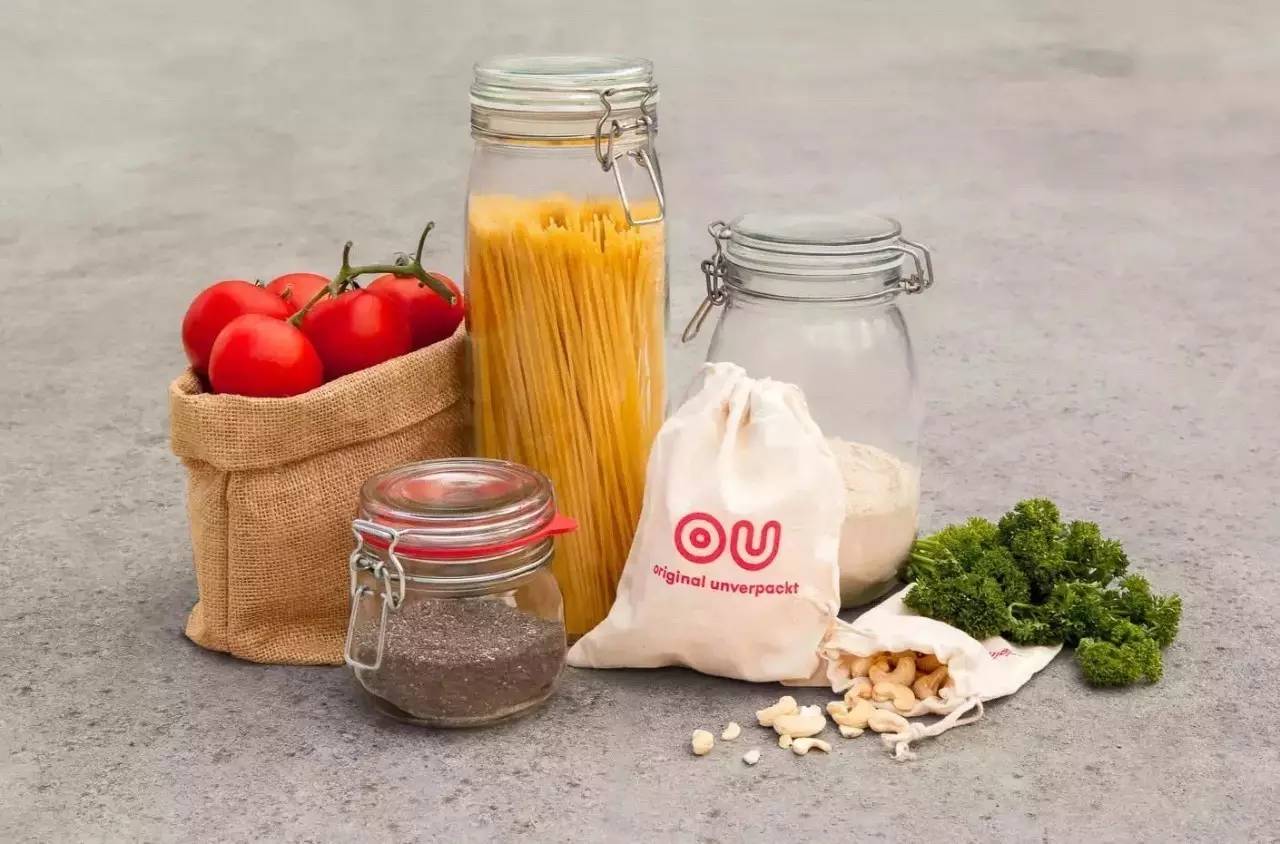 明明知道会倒闭，俩姑娘却还是开了这家零包装的超市，只为告诉你一件被忽略的事