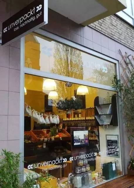 明明知道会倒闭，俩姑娘却还是开了这家零包装的超市，只为告诉你一件被忽略的事