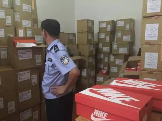 机情社｜假快递单揭开海淘黑色产业链，剁手*党**表示很扎心！