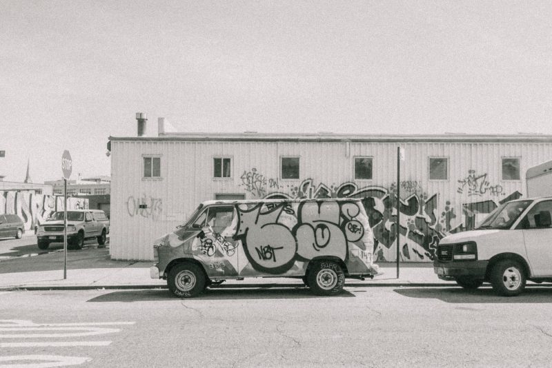 PANTONE改走时尚文青怎么了？原来他和他们都合作过