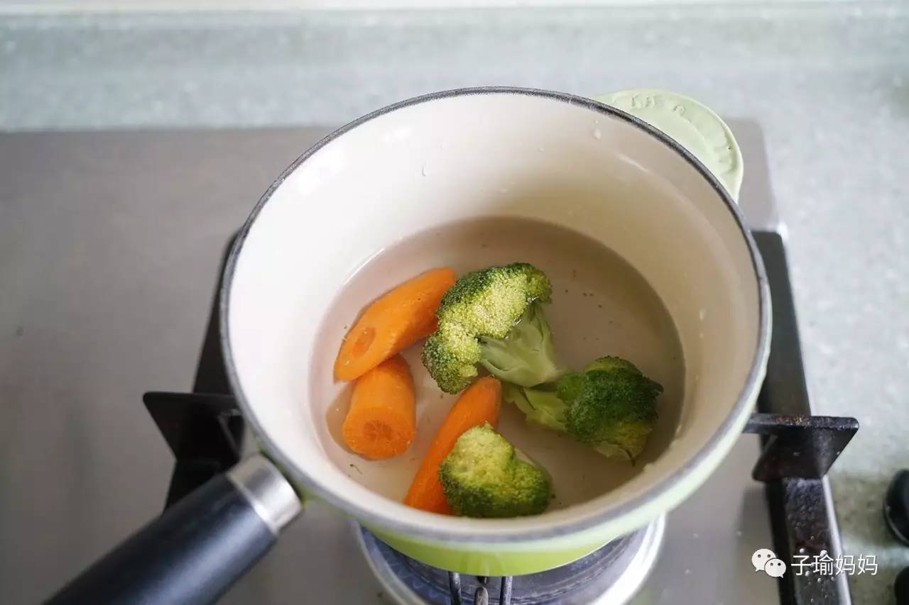 七月宝宝南瓜米糊辅食制作,宝宝辅食南瓜紫薯小米米糊