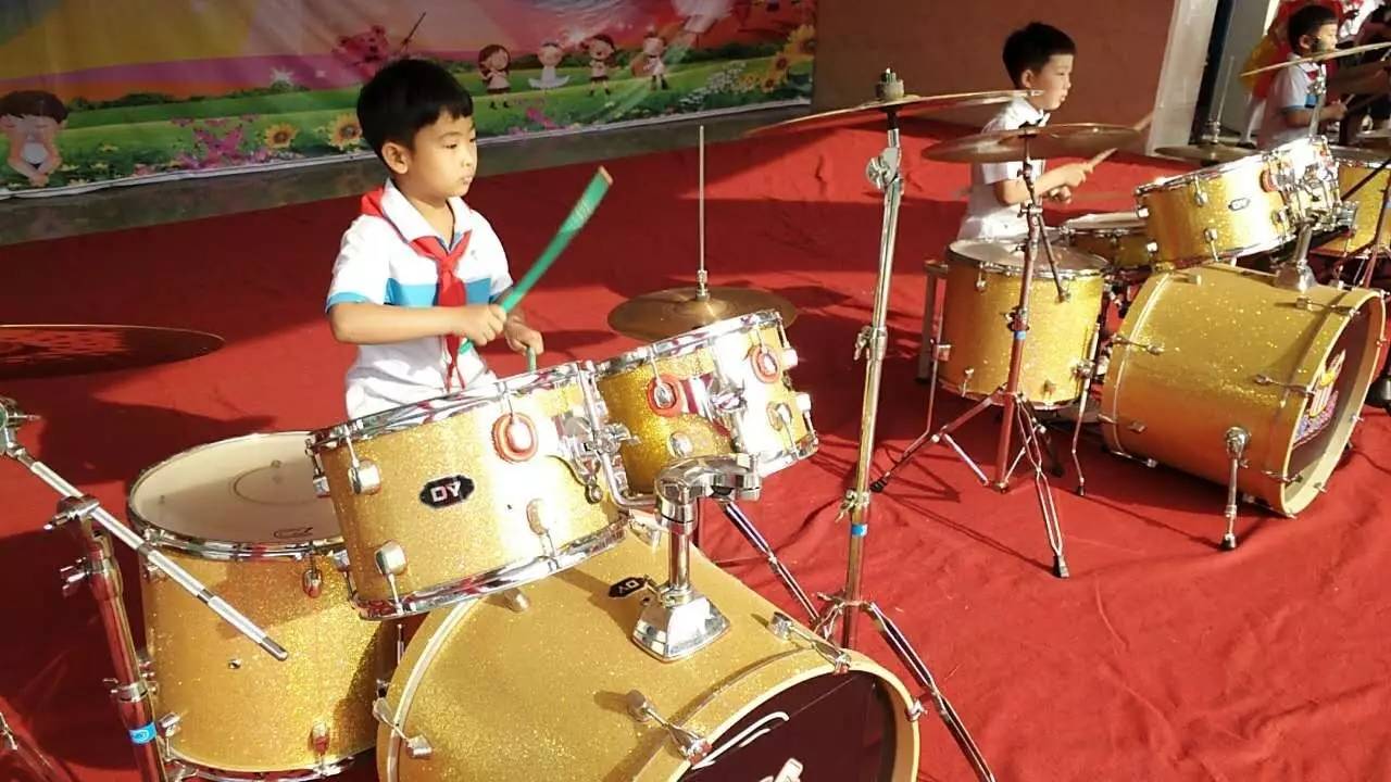 快乐童年放飞梦想诗歌,快乐校园梦想起航