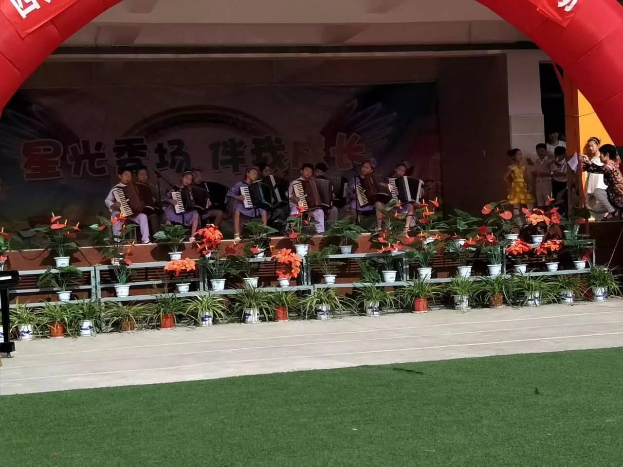 快乐童年放飞梦想诗歌,快乐校园梦想起航