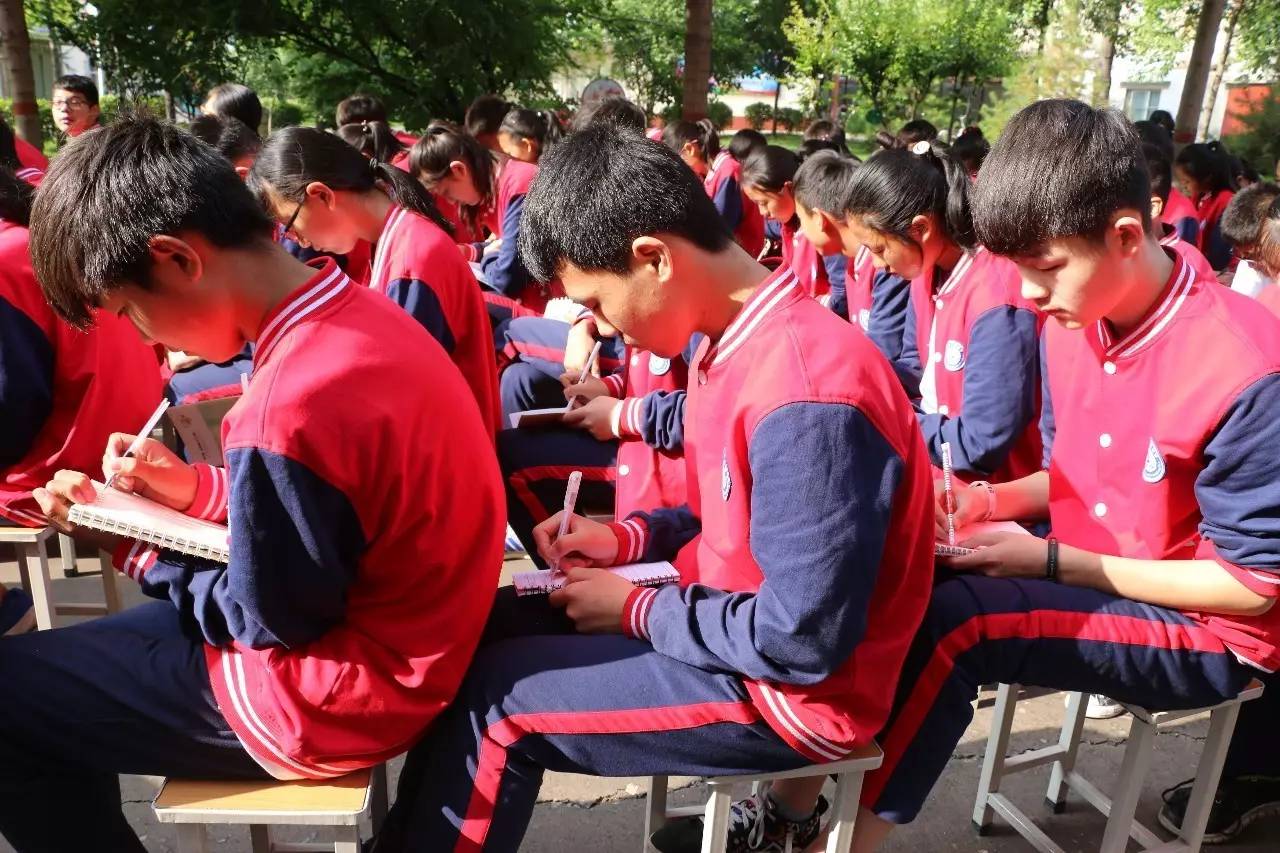 快乐童年放飞梦想诗歌,快乐校园梦想起航