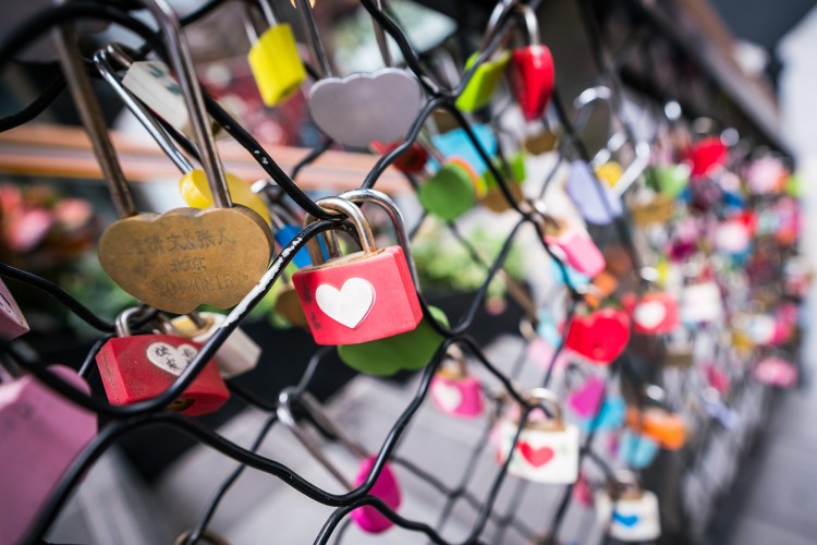 索尼fe35f2.0定焦镜头评测,索尼16-35全画幅广角