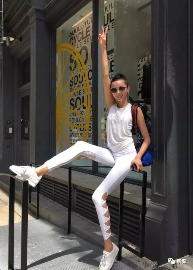 你的一字肩会让你增重10KG？还不是因为没有学习蔡依林的“露一半”穿法！