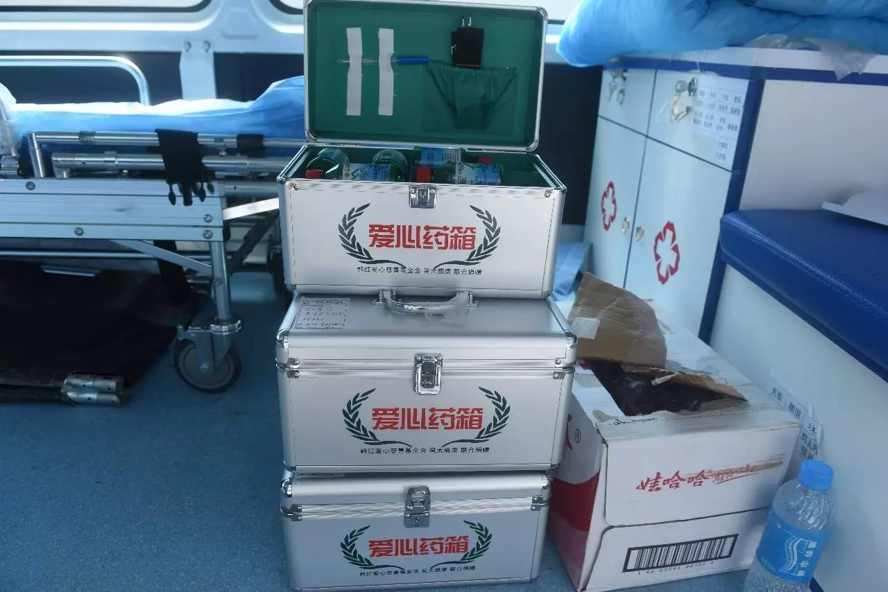 致敬白衣天使为逆行的勇士们祈福,致敬为我们守护的医护人员