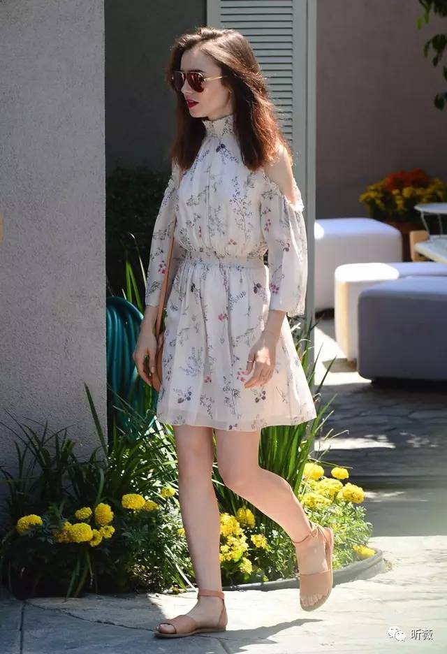 你的一字肩会让你增重10KG？还不是因为没有学习蔡依林的“露一半”穿法！