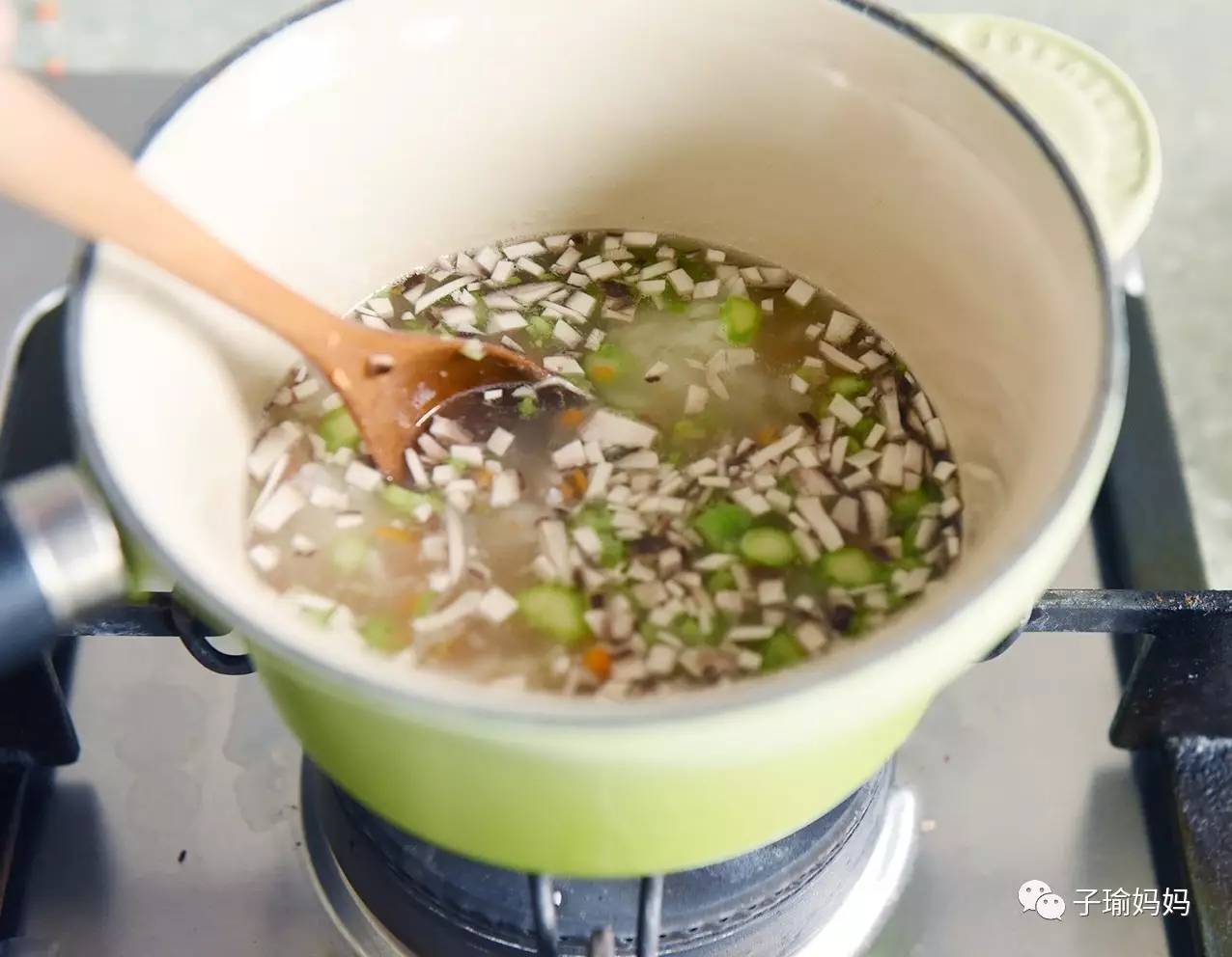 七月宝宝南瓜米糊辅食制作,宝宝辅食南瓜紫薯小米米糊