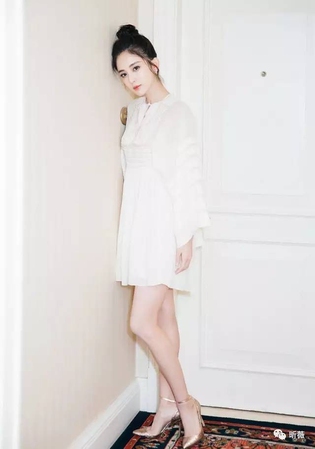 你的一字肩会让你增重10KG？还不是因为没有学习蔡依林的“露一半”穿法！