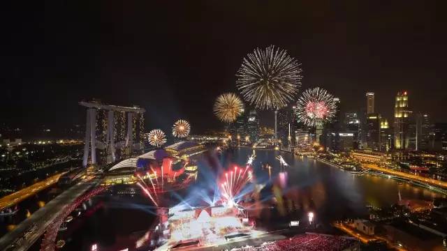 遭“我们是谁”漫画爆袭后，论如何用美食来治愈小确丧？