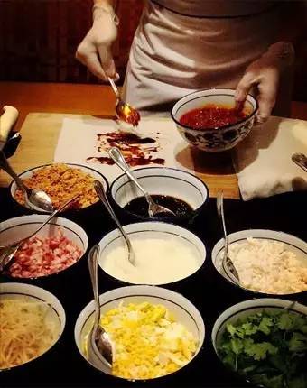 遭“我们是谁”漫画爆袭后，论如何用美食来治愈小确丧？