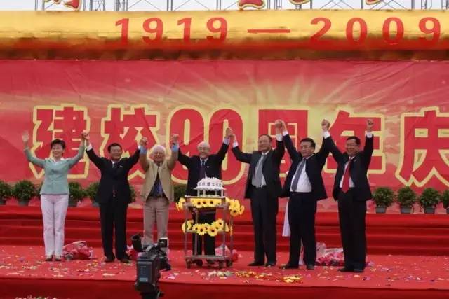 一年级新生了解新学校报到,迎新特辑大学生活从入门到精通