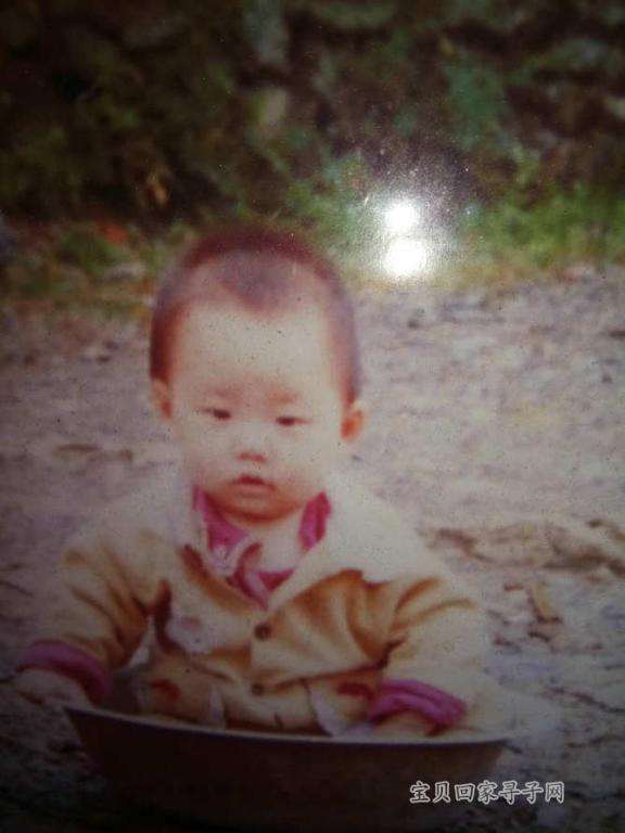 寻找50年前失踪的男孩,寻亲男孩眼睛下边有痣
